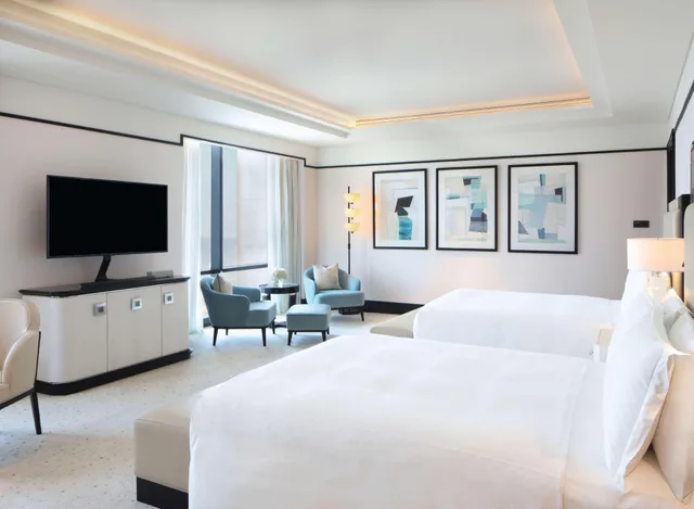 Grand, Double Bed, Waldorf Astoria Doha West Bay 2/6