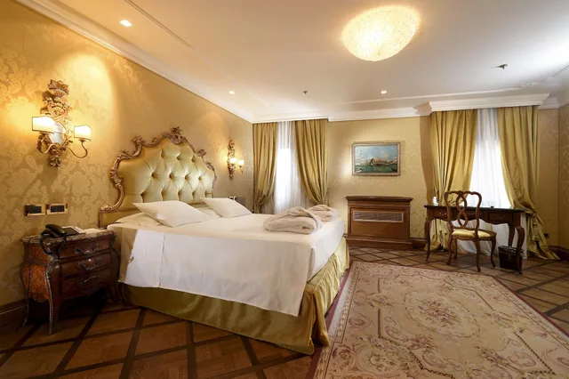 غرفة ديلوكس بسريرين منفصلين، Hotel Ai Reali di Venezia, an SLH Hotel 1/4