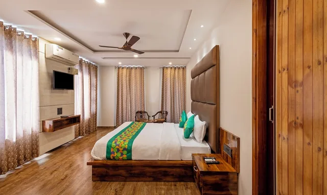 غرفة ديلوكس بسرير كينج بإطلالة على الجبل، Hotel Anjukul 3/4