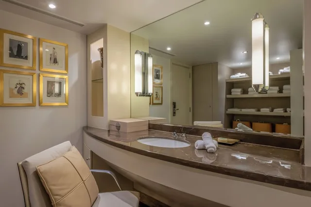 جناح ملكي بسرير مزدوج، Movenpick Hotel Beirut 4/7