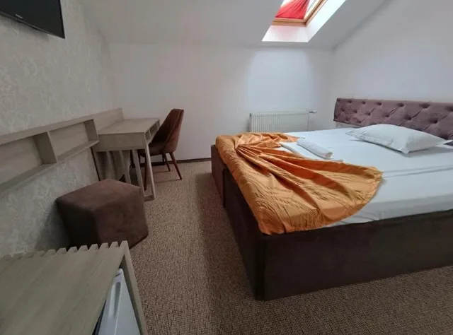 Room, 2 Double Beds, Attic، Alexis Hotel 2/2