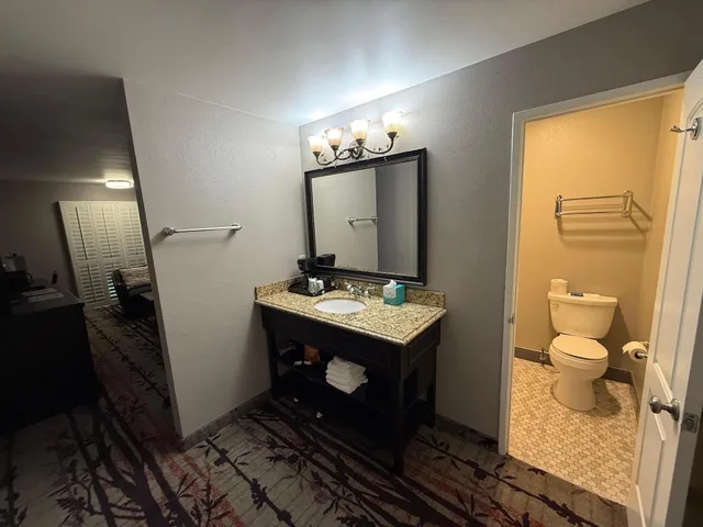 جناح بزنس، Laguna Hills Lodge 3/3