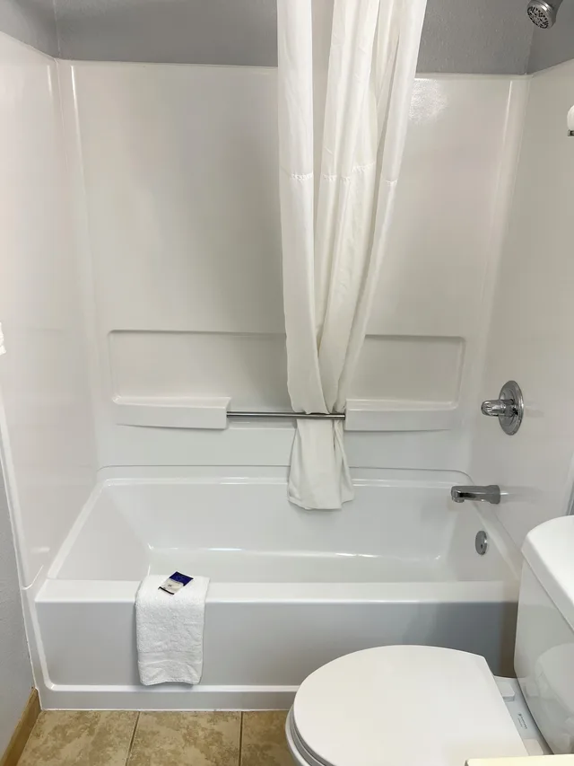 غرفة بسريرين مزدوجين، Americas Best Value Inn & Suites Albemarle 4/6
