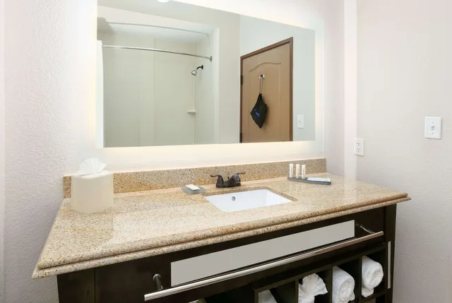 غرفة بسريرين كوين، La Quinta Inn & Suites by Wyndham Dallas Grand Prairie South 3/5