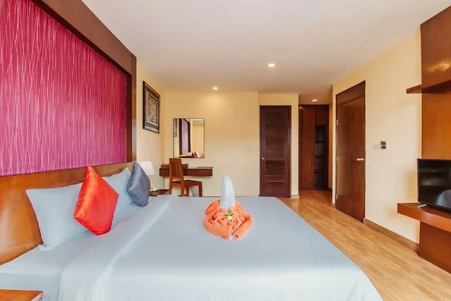 جناح بسرير كينج وسريرين منفصلين بإطلالة على المسبح بغرفتي نوم، Elite Suites Patong 1/10