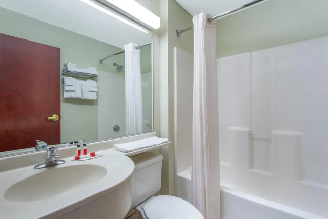 غرفة ديلوكس بسريرين كوين، Microtel Inn Suites By Wyndham Lillington Near Campbell U 4/4