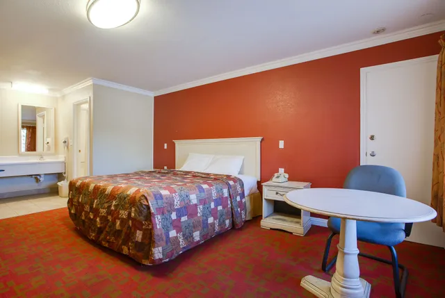 غرفة قياسية بسرير كينج، Abby S Anaheimer Inn 1/9