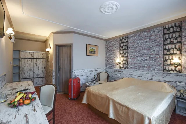 Vintage, Twin Beds، Hotel Korona Eger 1/4