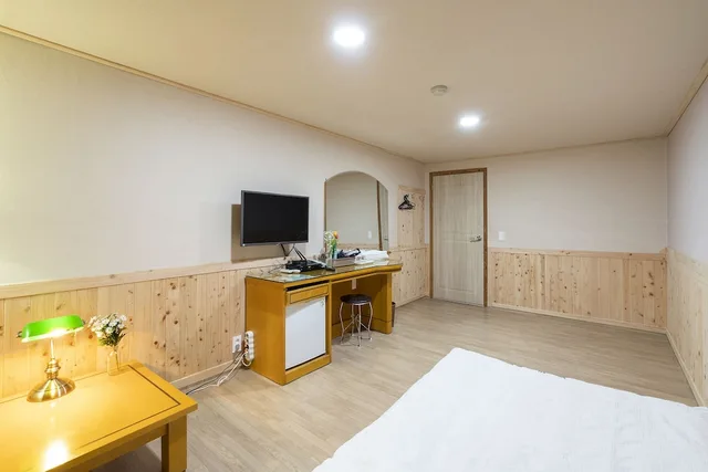 غرفة رباعية بسريرين كوين، New Jeju Hotel 8/9