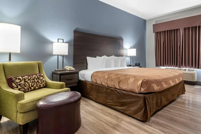 غرفة قياسية بسرير كينج، Quality Inn & Suites Demopolis AL 9/10