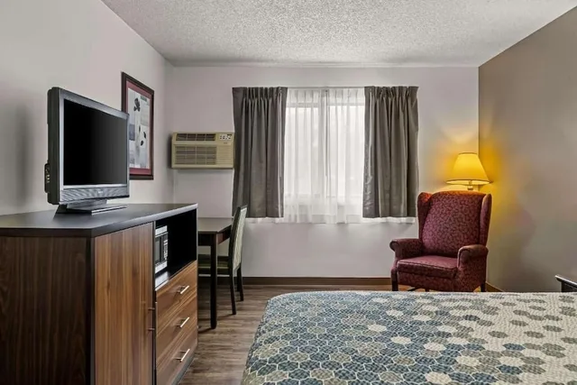 Executive, King Bed, Airport FairBridge Inn Express Billings Downtown 6/9