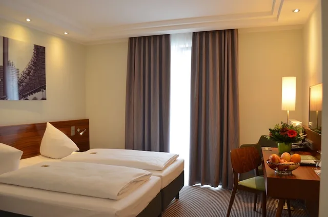 غرفة قياسية بسريرين منفصلين، Augusten Hotel 1/4