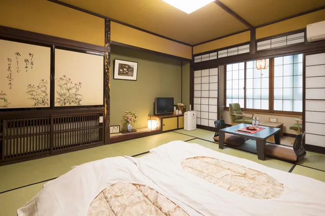 غرفة يابانية بفرشتي فوتون بحمام خاص، Ryokan Asunaro 2/2