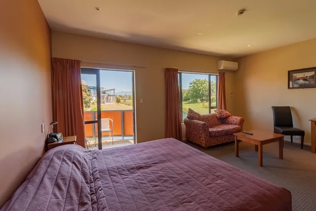 استوديو بسرير كينج وسرير فردي، Waterfront Motels 2/6