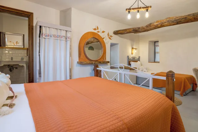 غرفة كومفورت ثلاثية بسرير مزدوج وسرير فردي، Aral Tatil Ciftligi 3/10