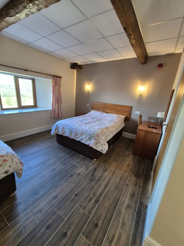 شقة بسريرين كينج وسرير فردي بغرفتي نوم مع أريكة، Padley Farm B&B 10/10