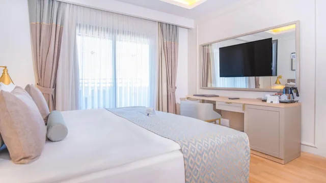 Suite, Sofa, Miramare Queen 2/9