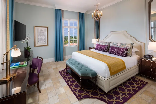 جناح بسرير كينج مع أريكة، Biltmore Hotel 1/6
