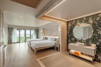 غرفة غراند بسرير كينج، The Hotspring Beach Resort and Spa 1/1