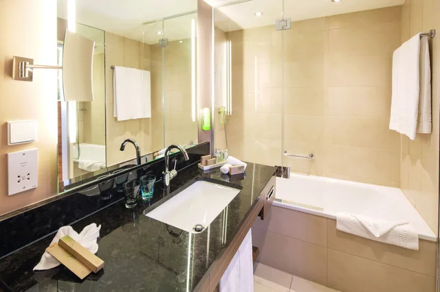 غرفة بريميوم بسرير كينج، Movenpick Hotel Geneva 10/10