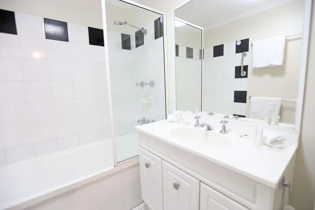 1 Bedroom, Premium, Apartment, Twin Beds, Sea View, CAIRNS BEACH RESORT 6/7