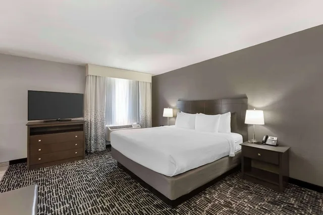 غرفة قياسية ركنية بسرير كينج بمطبخ صغير، Best Western Plus Sun Canyon 5/10