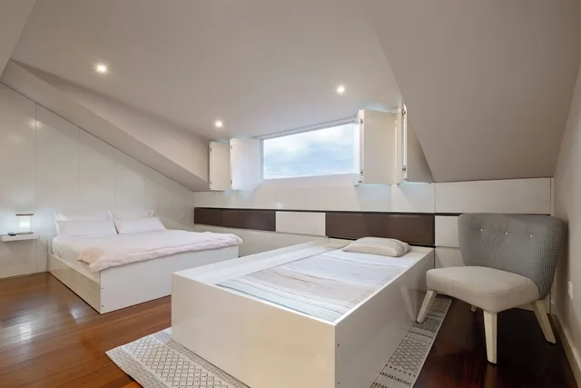 Loft, 1 King and 4 Single Beds, City View, Balcony, Extendall 9/10