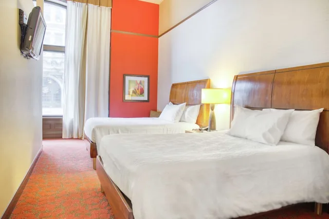 جناح بسريرين كوين، Hilton Garden Inn Milwaukee Downtown 1/2
