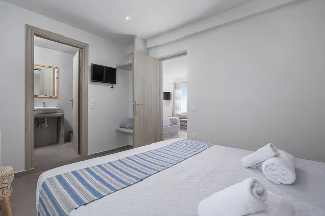 Panoramic, Suite, 2 Double Beds, Sea View, Gizis Cliffside Suites 3/8
