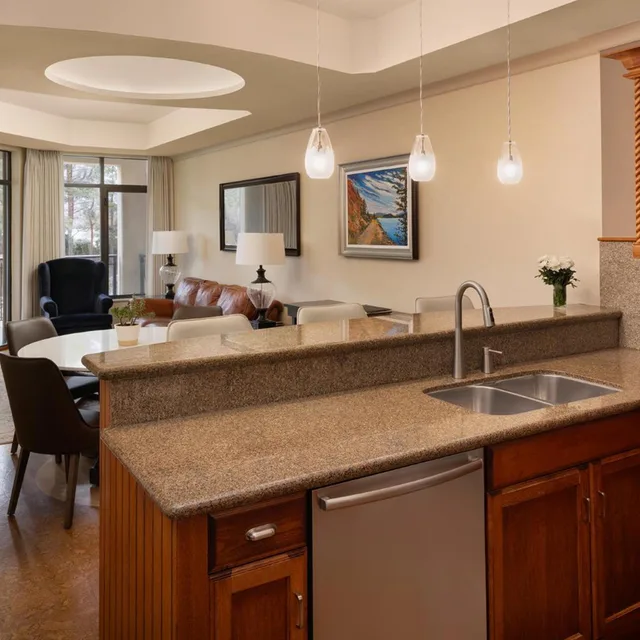 جناح بريميوم بغرفتي نوم، The Royal Kelowna 8/8