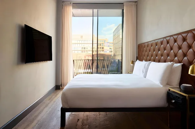 Room, 2 Queen Beds, Terrace, Accessible, Arlo Williamsburg 1/2