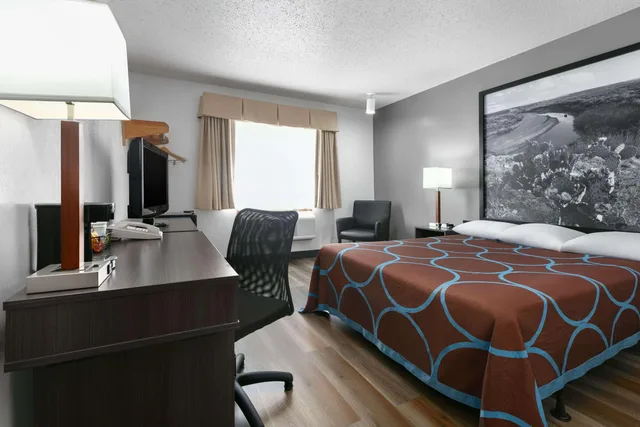 غرفة بسرير كوين للمدخنين، Super 8 By Wyndham Grapevine Dfw Airport Northwest 1/1