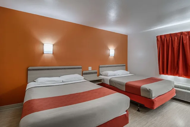 غرفة قياسية بسريرين كوين للمدخنين، Motel6 Pasadena, TX 2/10