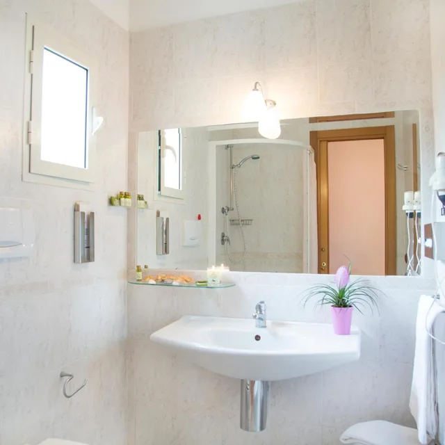 غرفة رباعية بشرفة، Garden Hotel Ripa 6/6
