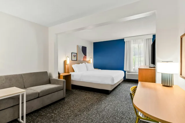 غرفة بسرير كينج مع أريكة، Spark by Hilton Lexington 1/1