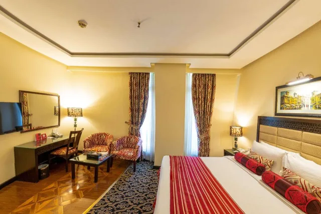 غرفة تنفيذية بسرير كينج، Ramada by Wyndham Islamabad 1/3