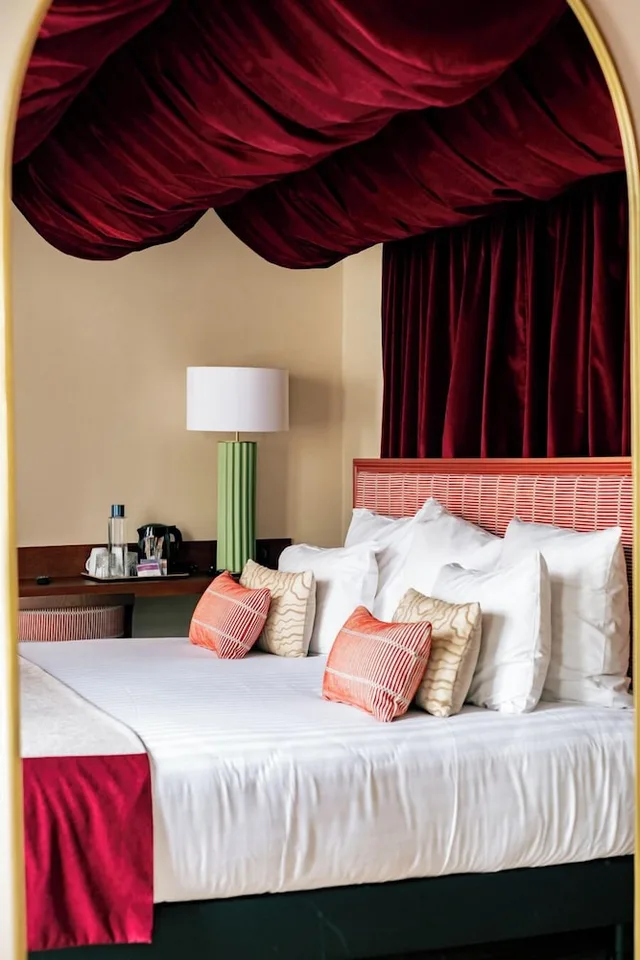 double or twin deluxe, Hotel Sacha 5/14