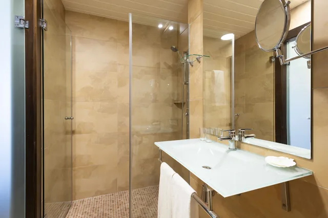 غرفة أساسية بسريرين منفصلين بشرفة بغرفة نوم واحدة مع أريكة في الطابق الأرضي، Hotel Condesa 6/9