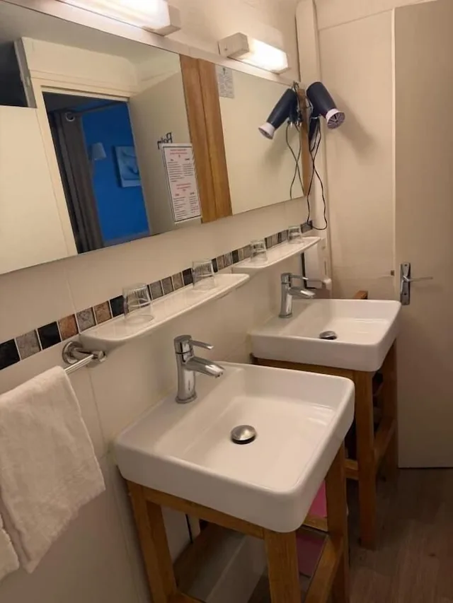 Family, 2 Double and Twin Beds، HOTEL COLISEE VERDUN 3/3