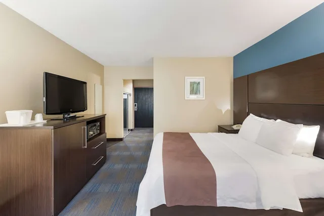 غرفة بسرير مزدوج لذوي الإعاقة، Quality Inn Upper Sandusky OH 1/5