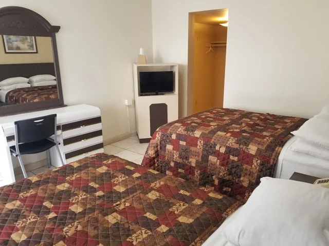 غرفة بسريرين مزدوجين، Parkway Inn Airport Motel 3/7
