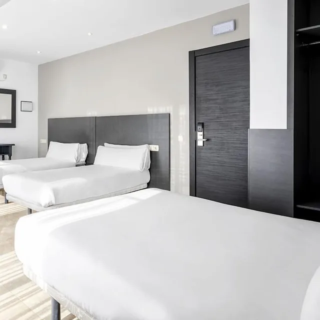 غرفة أساسية ثلاثية بسرير مزدوج وسرير فردي، Hotel Victoria 3/3