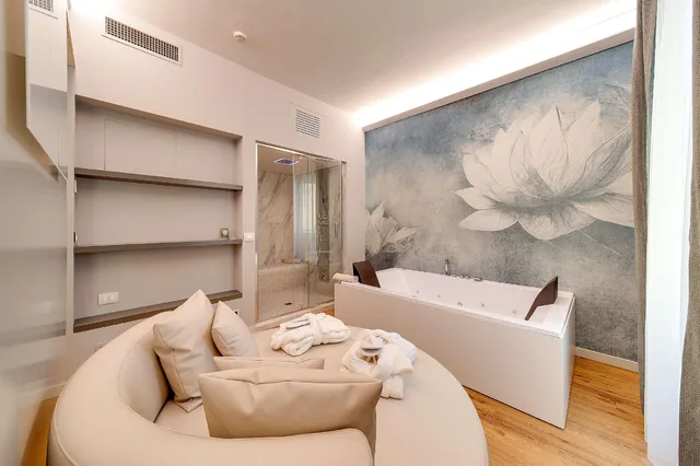 Suite, King Bed, Sofa, Living Area, Hot Tub, Best Western Hotel Nazionale 2/7
