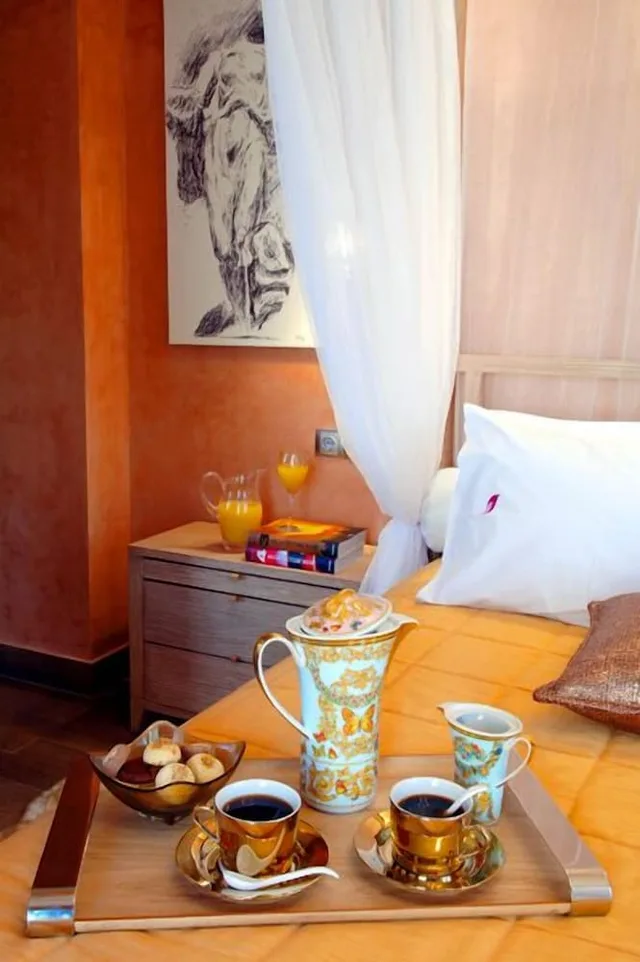 جناح جونيور، Olympic Hotel 9/10