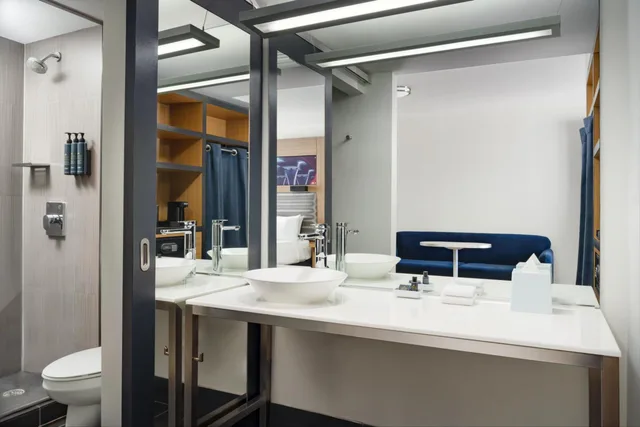 Savvy, Suite, King Bed, City View, Sofa, Balcony, High Floor، Aloft Miami Brickell 3/3