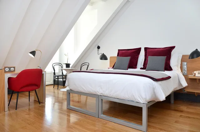 Room, Attic، Browns Central Hotel 2/10