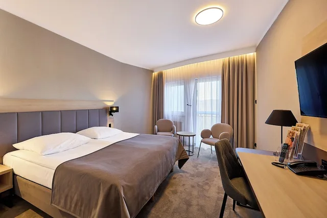 غرفة كلاسيكية بسريرين منفصلين مع سرير إضافي، Hotel Aurora Family Spa 6/10