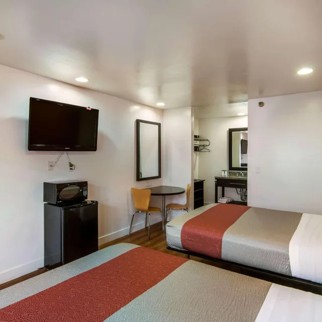 Room, 2 Queen Beds, Motel6 Monterey Park, CA 3/8