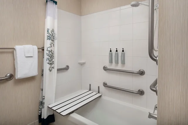 جناح بسرير كوين بغرفة نوم واحدة مع أريكة لذوي الإعاقة، Residence Inn by Marriott Chico 2/2