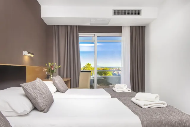 غرفة سوبيريور بسرير مزدوج بإطلالة على المتنزه، Hotel Imperial Vodice 1/4
